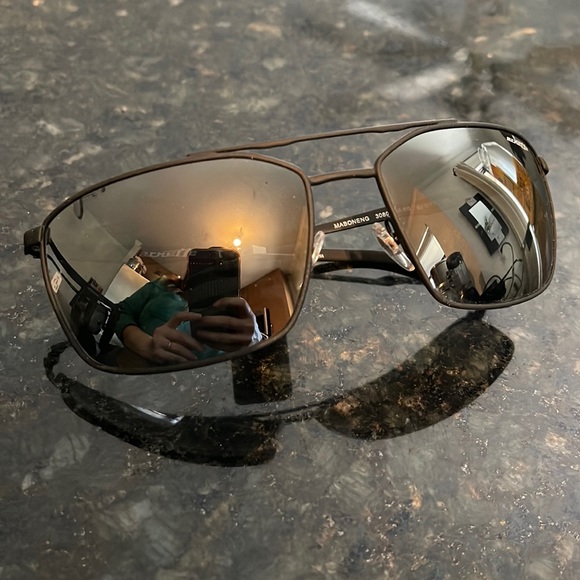 Arnette Maboneng black matte sunglasses - Picture 1 of 3